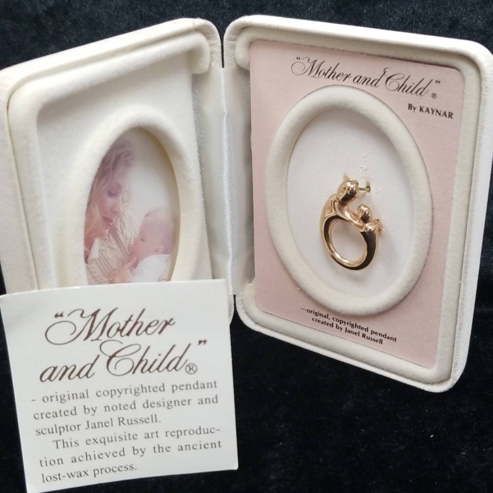 14k gold mother and child
